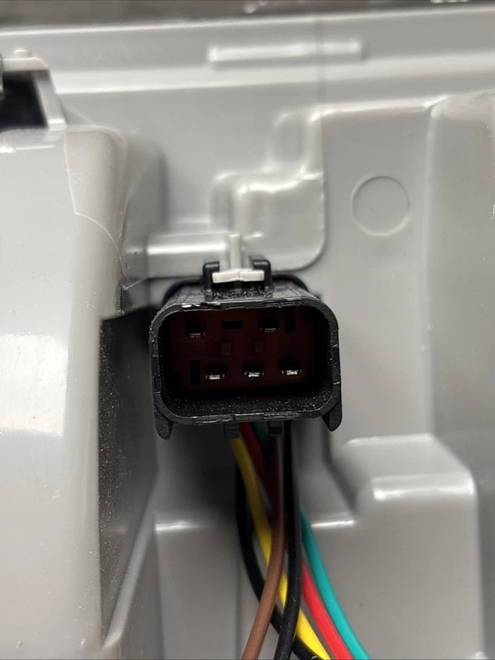 Luz trasera lateral pasajero derecha 13-RA para Dodge Ram 1500 2500 3500 09-18 Foto 4 de 4