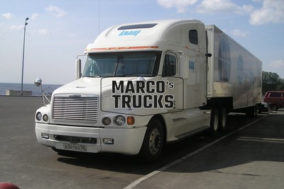 LKW Foto Freightliner Century Class Kofferauflieger Russland weiß Knauf #d6vn