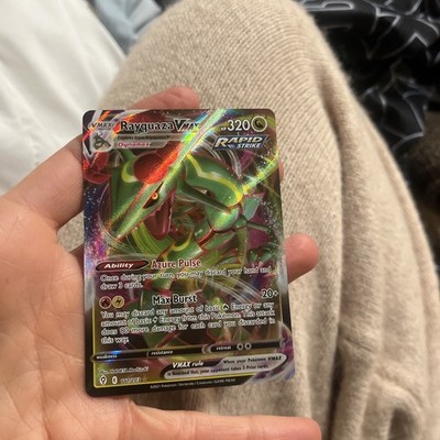 Rayquaza VMAX 111/203 SWSH07: Evolving Skies Holo
