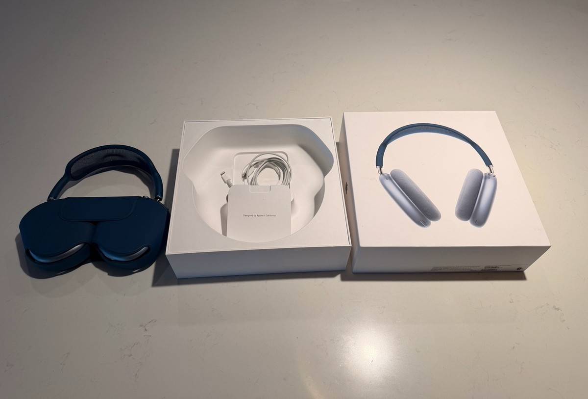 AirPods Max 1st Generation Sky Blue with Carrying Case | eBay