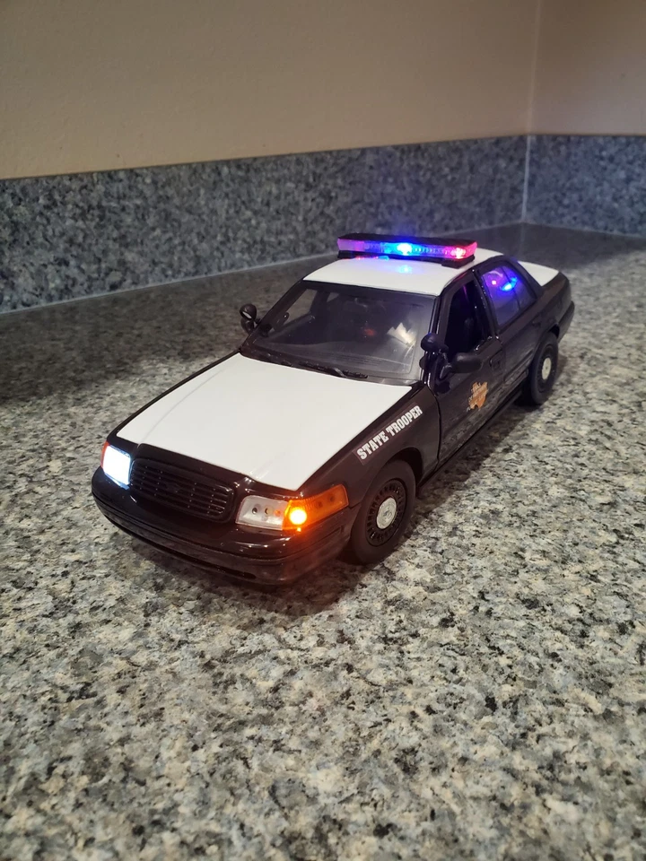 Texas State Trooper - Ford Crown Vic w/ All Flashing Lights - Image 4 of 4
