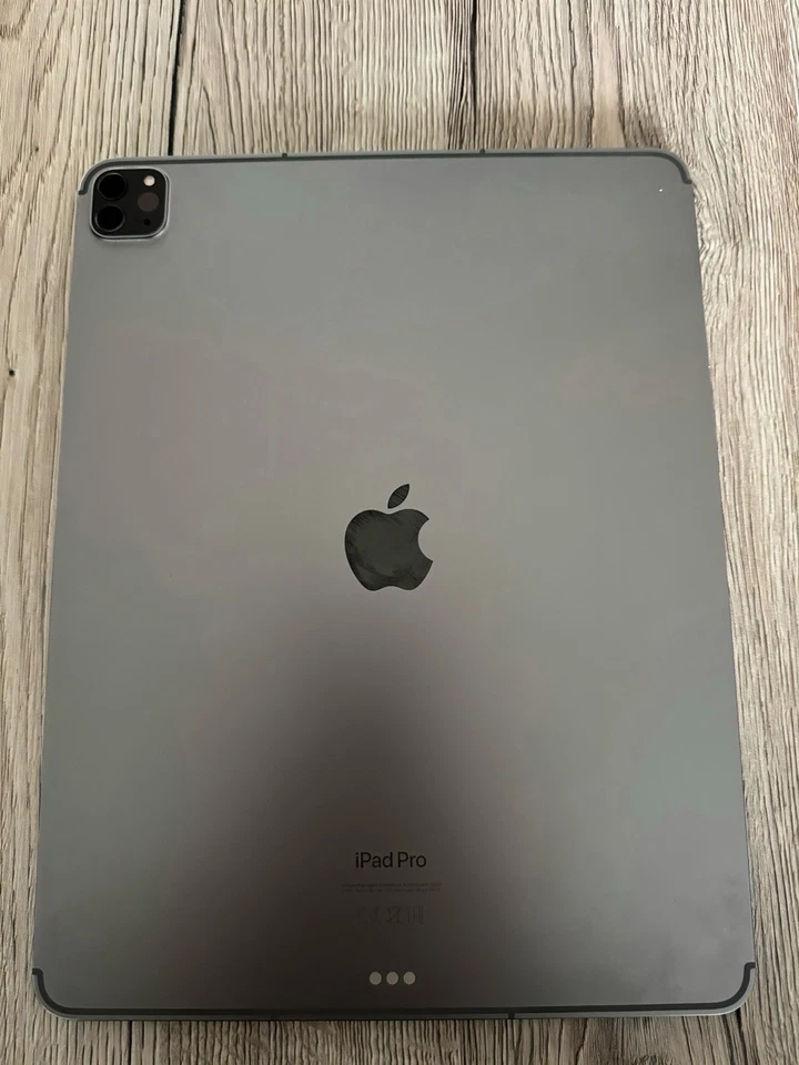 Apple iPad Pro 12,9″ (6. Gen, M2, 128 GB, Spacegrau) + HOU Keyboard Case - Bild 3 von 4