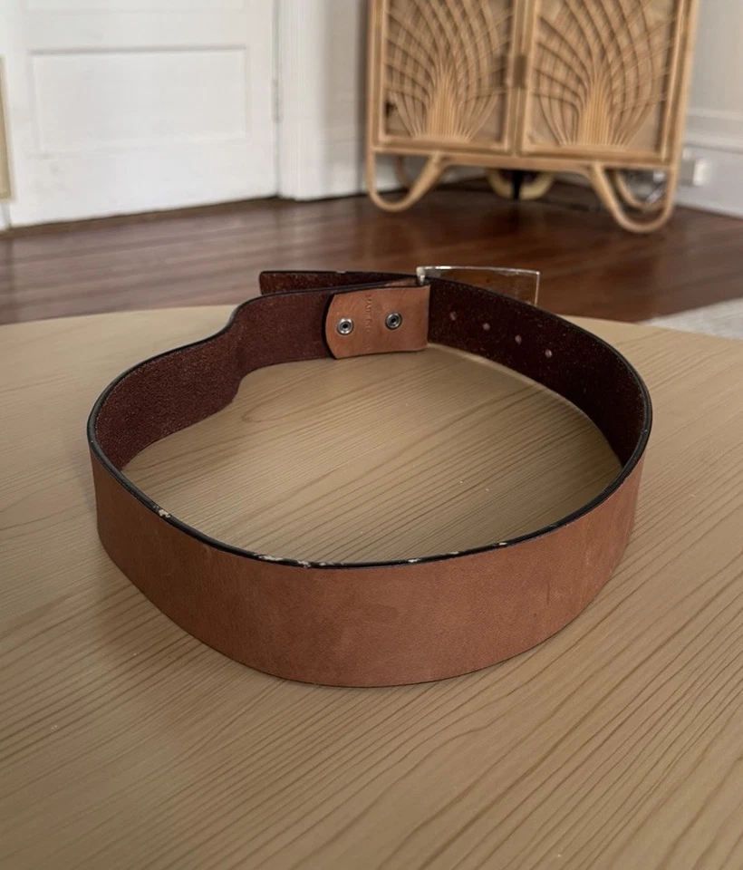 Cinturón de cuero italiano con hebilla de metal martillado mediano Silpada Designs Foto 3 de 4