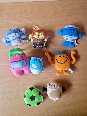 McDonalds Happy Meal 8x Spielzeug Sammlung Restposten Konvolut Squishmallow Among Us sehr guter Zustand