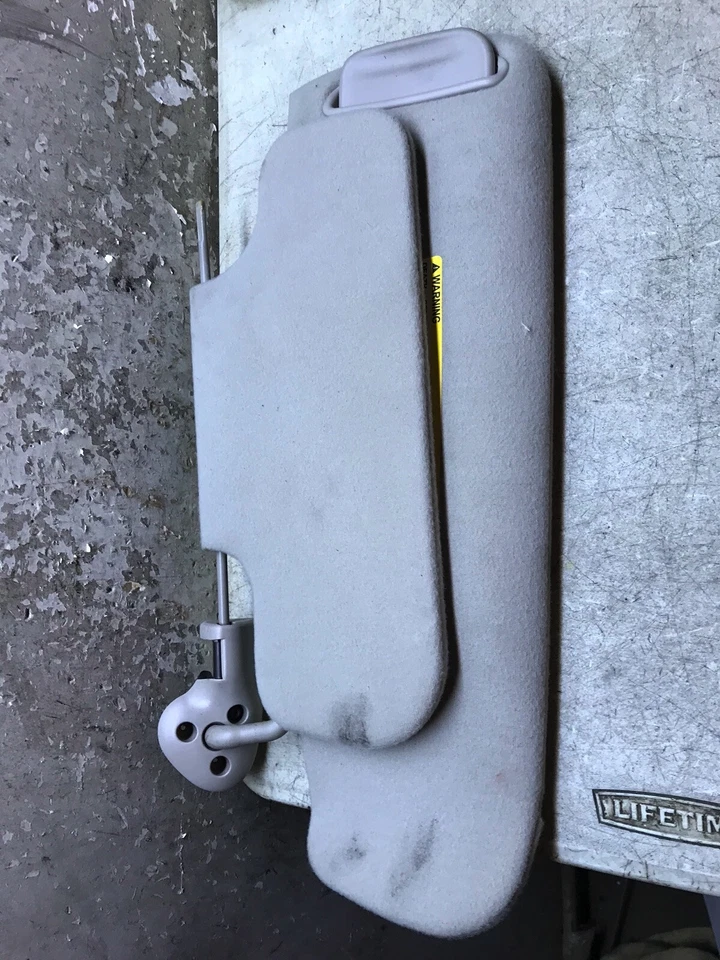 Parasol derecho pasajero GMC Yukon 01 02 diestro Foto 2 de 2