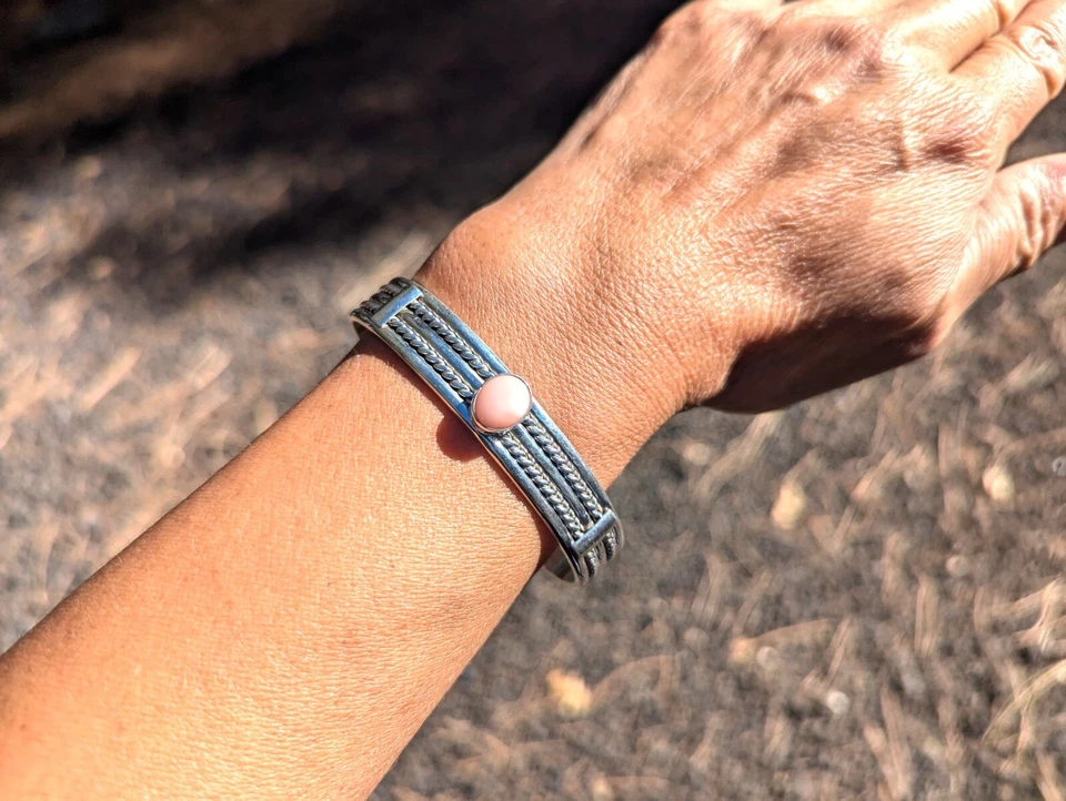 Navajo Cuff Bracelet Oval Pink Conch Shell Handmade Native Am Jewelry Sz 7in - Image 4 of 4