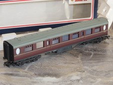 CA183: BACHMANN OO GAUGE 34-376 63ft MAROON THOMPSON 2ND CORRIDOR COACH UNUSED