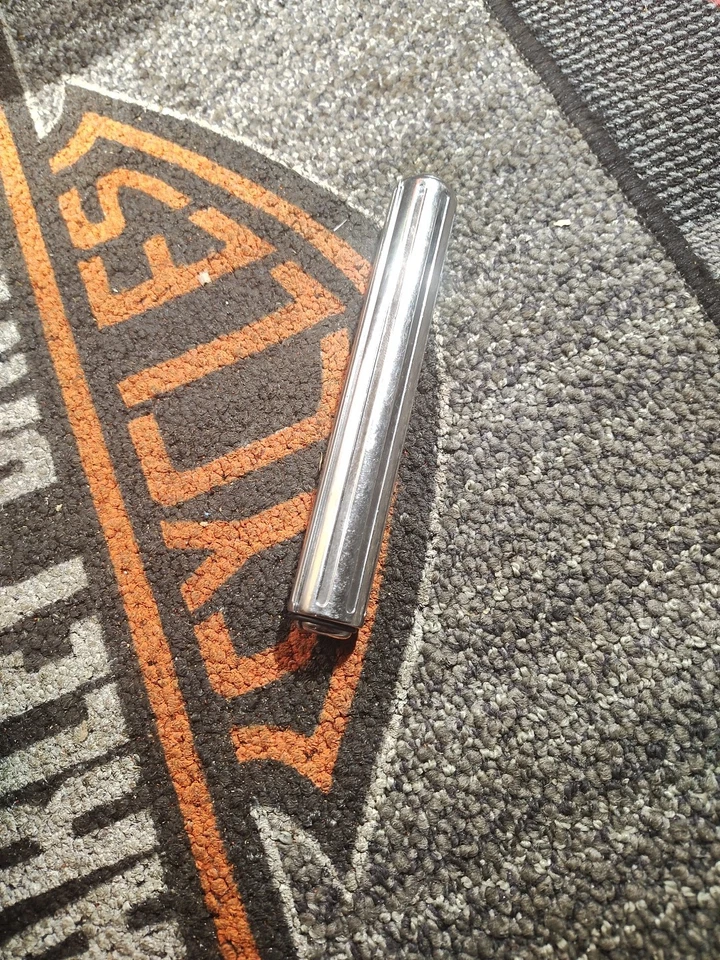 Cubierta antipolvo ajustador de cable de embrague para Harley Road Glide King Sportster 883 1200 Foto 2 de 4