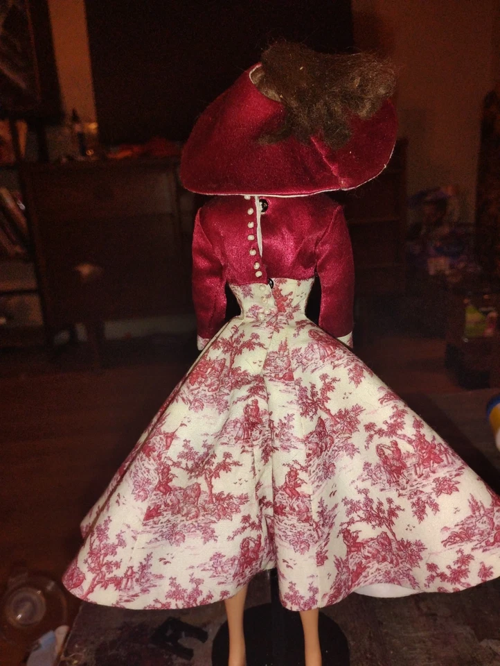 ÚNICO AJUSTE BARBIE VINTAGE ROJO Y W FLORAL MUÑECA VESTIDO SOMBRERO Foto 2 de 3