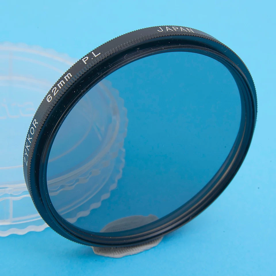 ZYKKOR 62mm POLARISING GLASS FILTER IN A CASE #AE006 - Image 2 of 2
