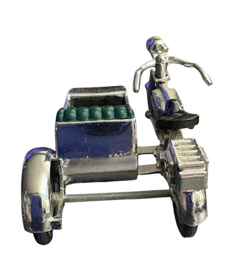 "Models of Yesteryear" Lesney™ 1914 Silver Sunbeam Motorcycle and Sidecar No. 8 - Image 3 of 4