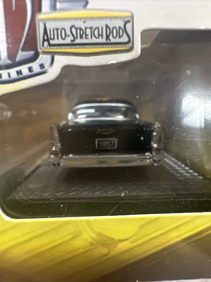 Chevrolet Belair 1957 máquinas M2 negro con llamas 1/64 varillas elásticas automáticas R01 Foto 4 de 4