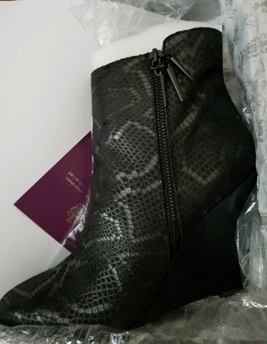 FERGIE Womens Aurora Wedge Booties Snake embossed 8.5 M NEW! HOT! STEAL $130 - Picture 6 of 7