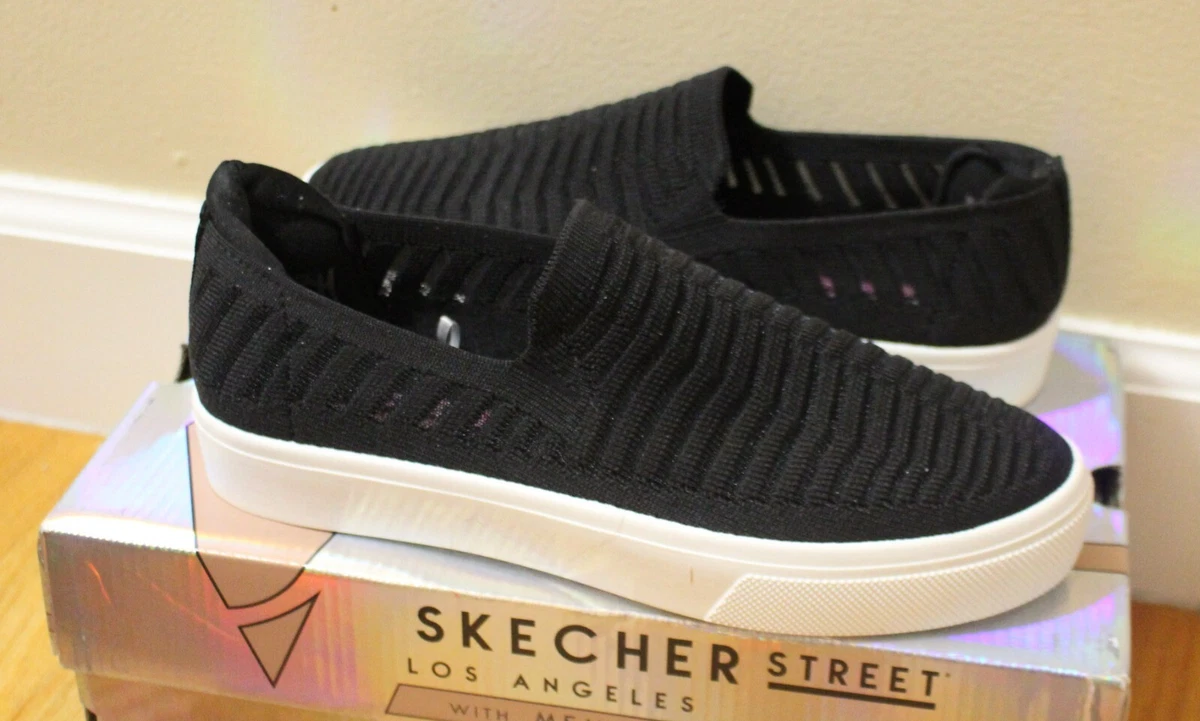 Skechers shop black poppy