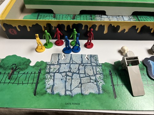 Juego de mesa Milton Bradley 1995 incompleto Goosebumps Terror in the Graveyard - Imagen 10 de 12