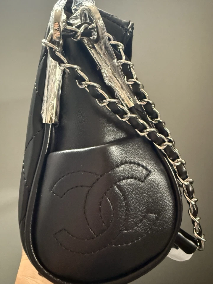 Cartera Chanel GWP/VIP negra plegable Foto 2 de 4