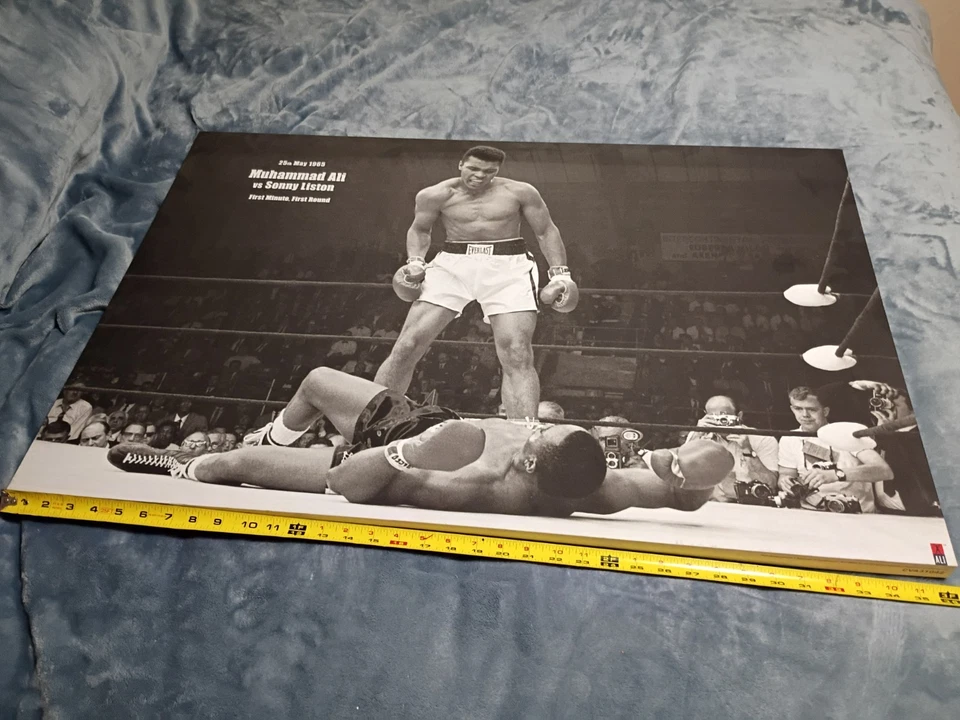 Muhammad Ali vs Sonny Liston Black & White Framed Canvas, 36x24 - Bild 1 von 4