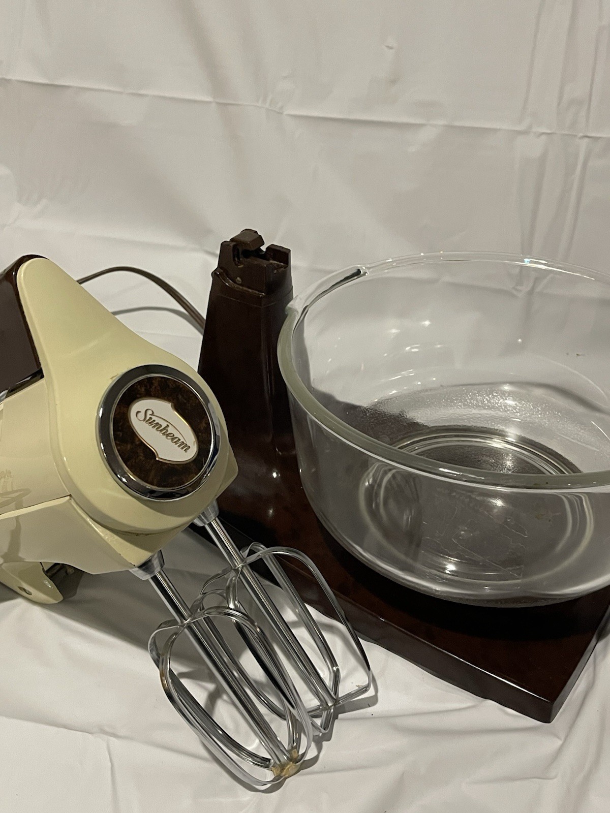 VINTAGE SUNBEAM VISTA DELUXE MIXMASTER 12 Speed Mixer w/ Bowls Dough Hooks -9gw