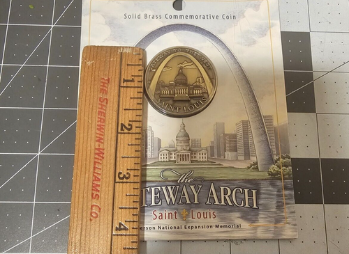 Bronze Coin Saint Louis Gateway Arch MO with Thomas Jefferson on Back - 第 4/6 張圖片
