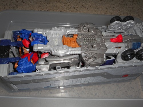 Hasbro Transformers Dark of the Moon Ultimate Optimus Prime trailer + Mechtech g - Picture 2 of 3