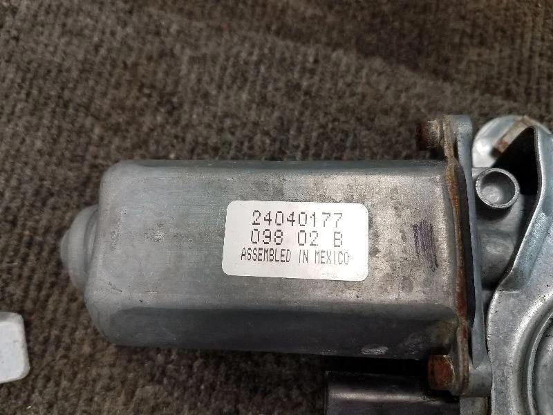 Regulador ventana delantera derecha pasajero Buick Century 1997-05 Foto 3 de 3