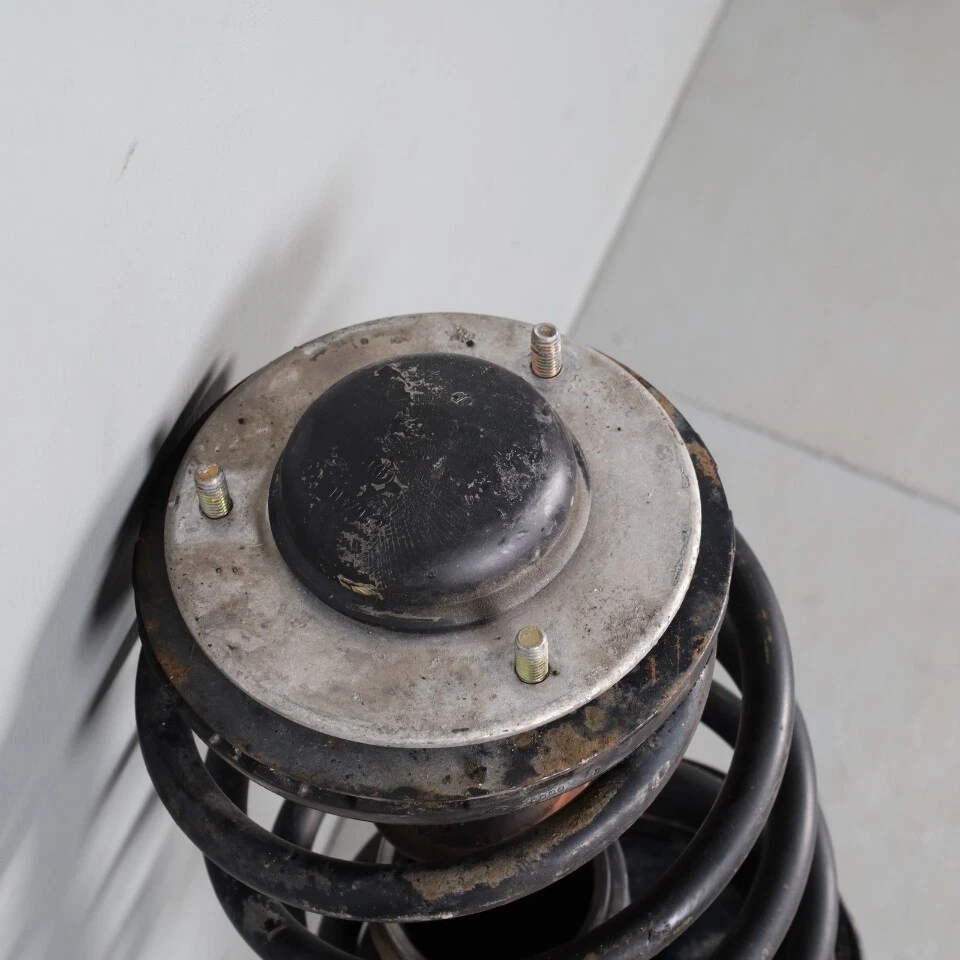 1994-1997 BMW 840i 850i E31 Left Front Spindle Knuckle Hub 31311140007 OEM Used - Image 3 of 4