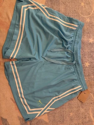 Nike Größe 2XL Damen Dri-Fit Swoosh Fly Crossover gestreifte Basketballshorts - Bild 1 von 4
