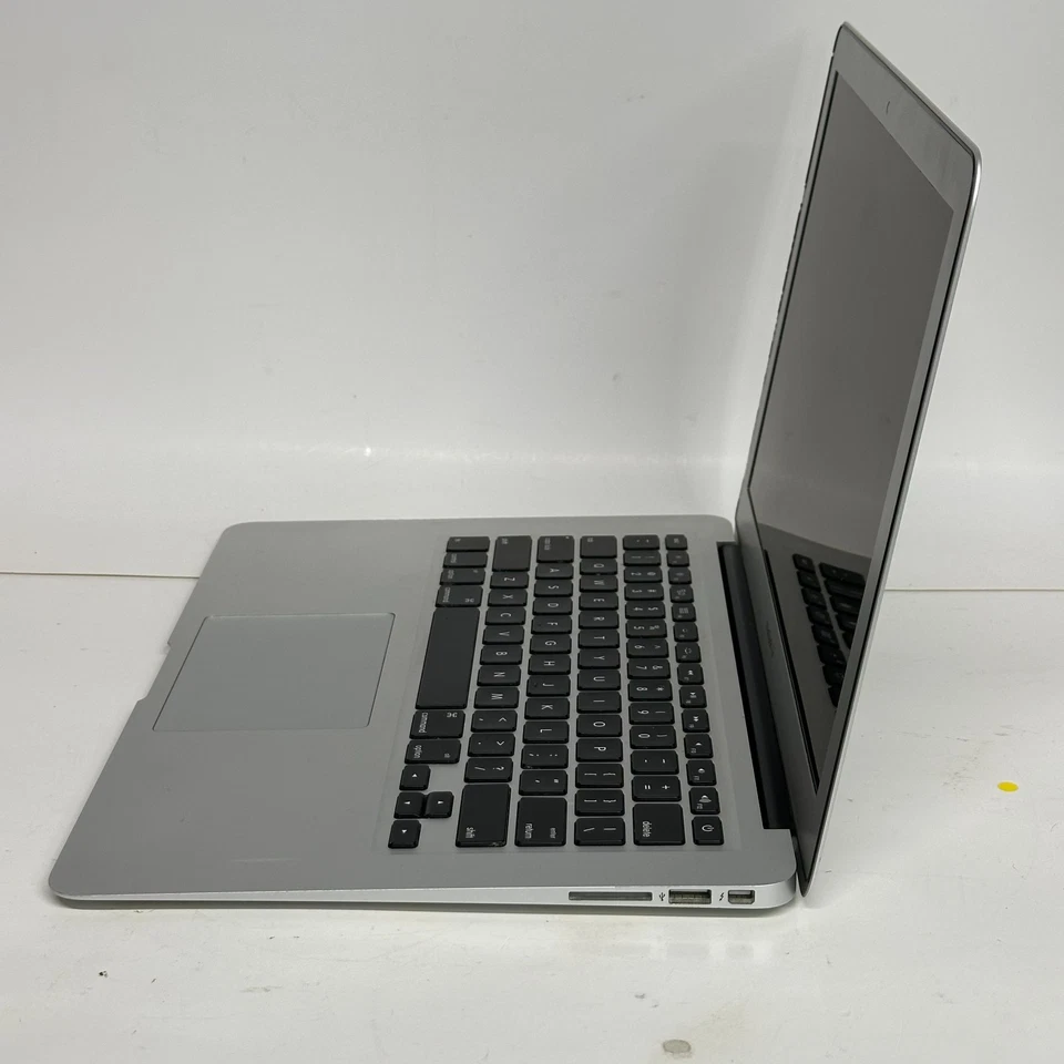 Macbook Air A1466 2017 intel core i5 8GB RAM 128GB SSD - Image 4 of 4
