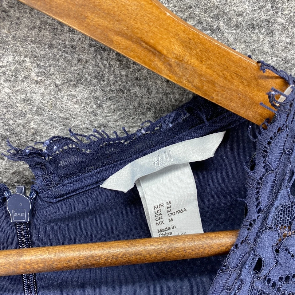 Vestido H&M Mujer M Medio Azul Floral Funda Midi Crochet Forrado Cremallera Cuello en V Foto 3 de 4