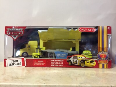 カーズ　マテル　TEAM LEAK LESS CREW Amazon.com: Disney Pixar Cars Team Leak Less Crew : Toys & Games