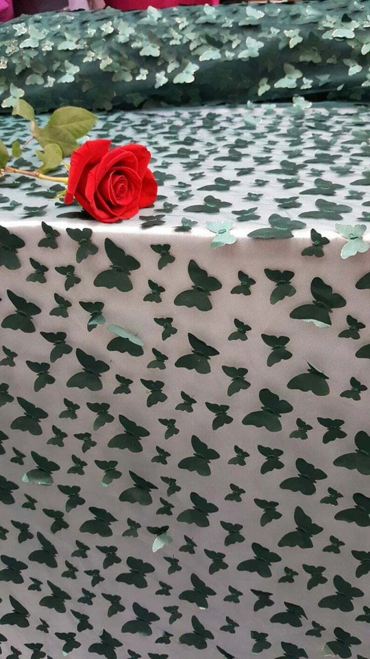 Vestido Quin de renda verde esmeralda borboletas em tecido de formatura de malha vendido por jarda - Imagem 4 de 4