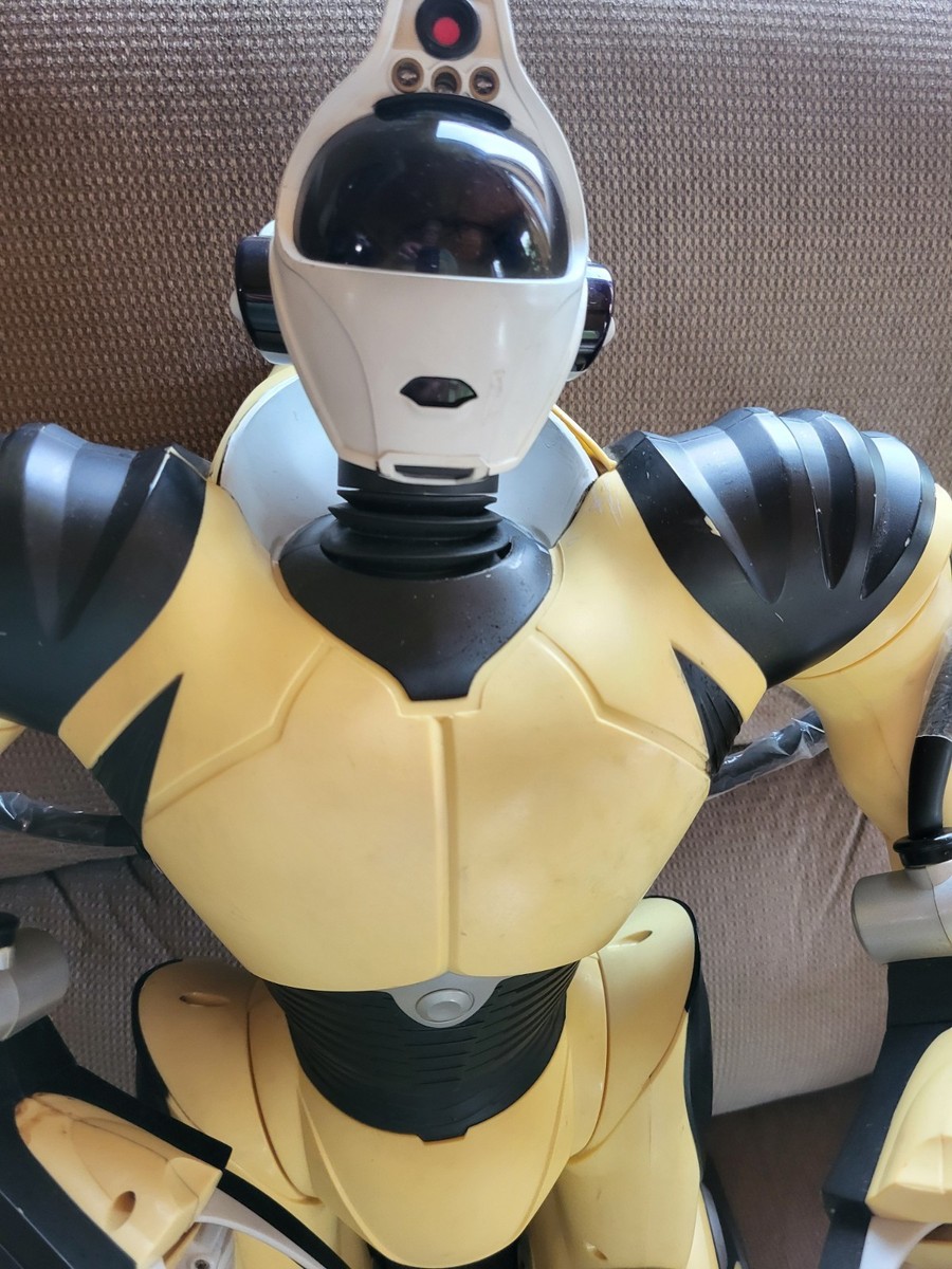 ロボサピエンV２ WowWee Robosapien V2 ラジコン ロボット New WowWee Robosapien V2 Red Full Function Humanoid Robot