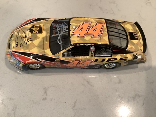 DALE JARRETT AUTOGRAPHED 2007 TOYOTA CAMRY UPS KENTUCKY DERBY DIECAST & CARD - Picture 2 of 12