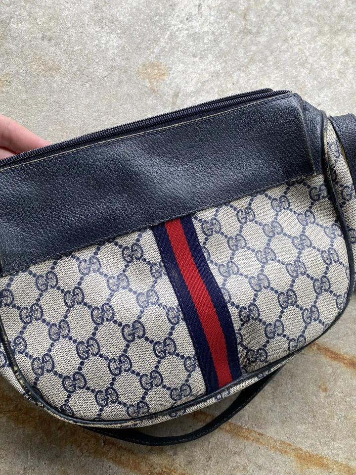 Auténtico Bolso de Hombro Gucci GG Supreme Sherry Line PVC Herrajes Dorados Azul Marino Foto 2 de 4