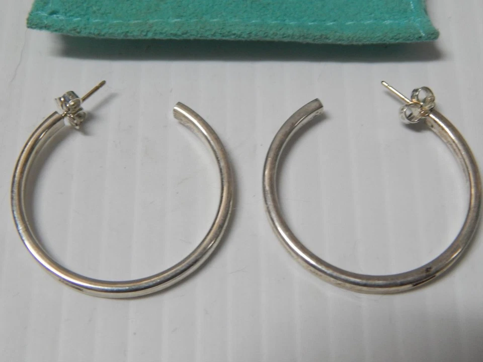 ELEGANT TIFFANY STERLING SILVER LARGE HOOP EARRINGS + POUCH - Image 3 of 4