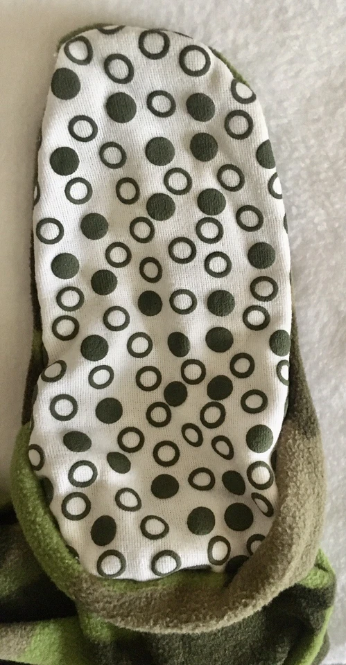NUEVO CON ETIQUETAS Saltar Frijoles Manta Dormir Vellón Verde Camuflaje Niños Pies Talla 4 Foto 4 de 4