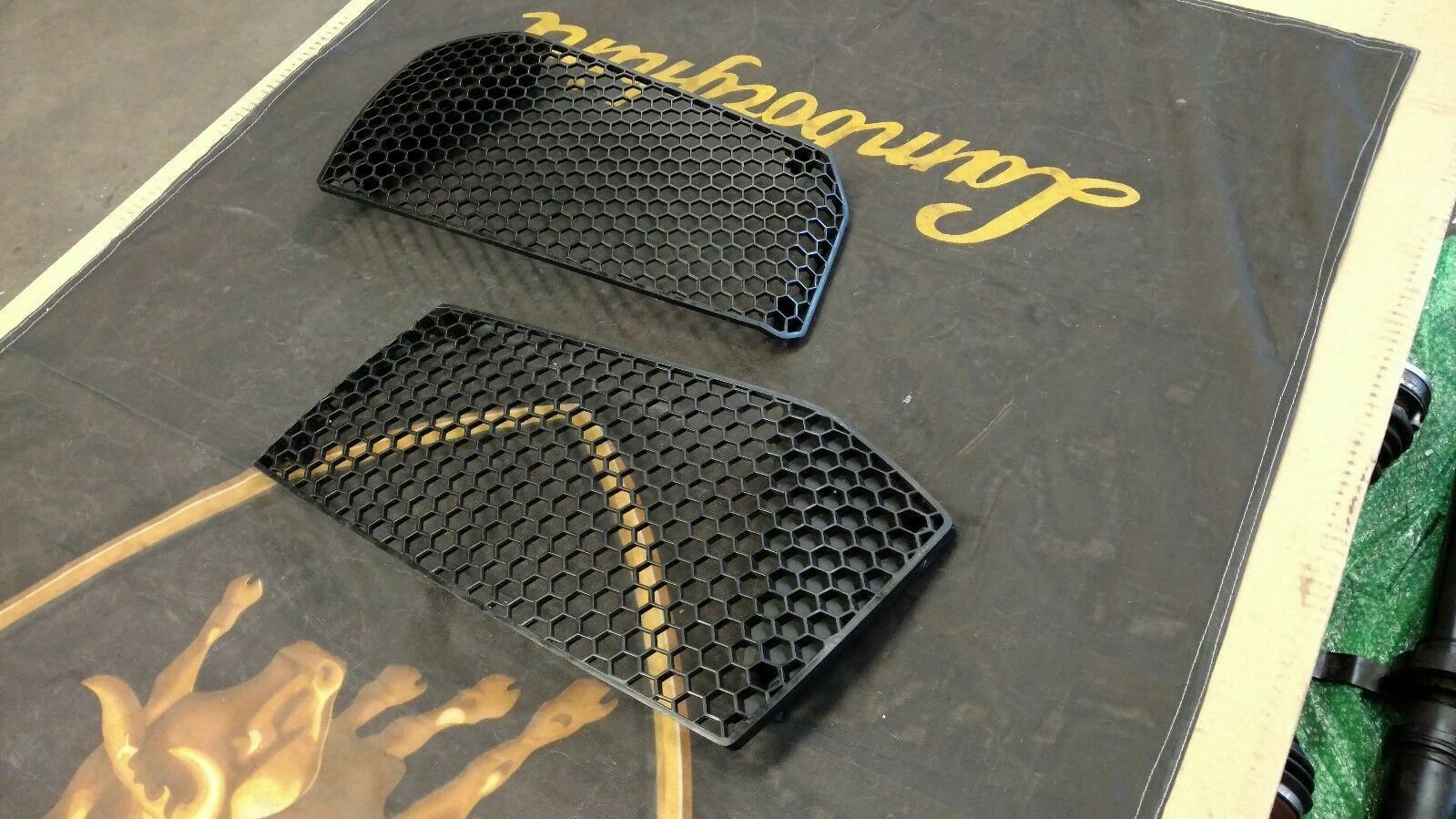 LAMBORGHINI GALLARDO COUPE SPYDER FRONT RIGHT PASSENGER SIDE GRILL OEM 400807682