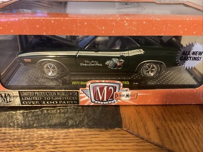 M2 Machines 1:24 Dodge Scat Pack 1971 Dodge Challenger R/T 383 Black/White RARE