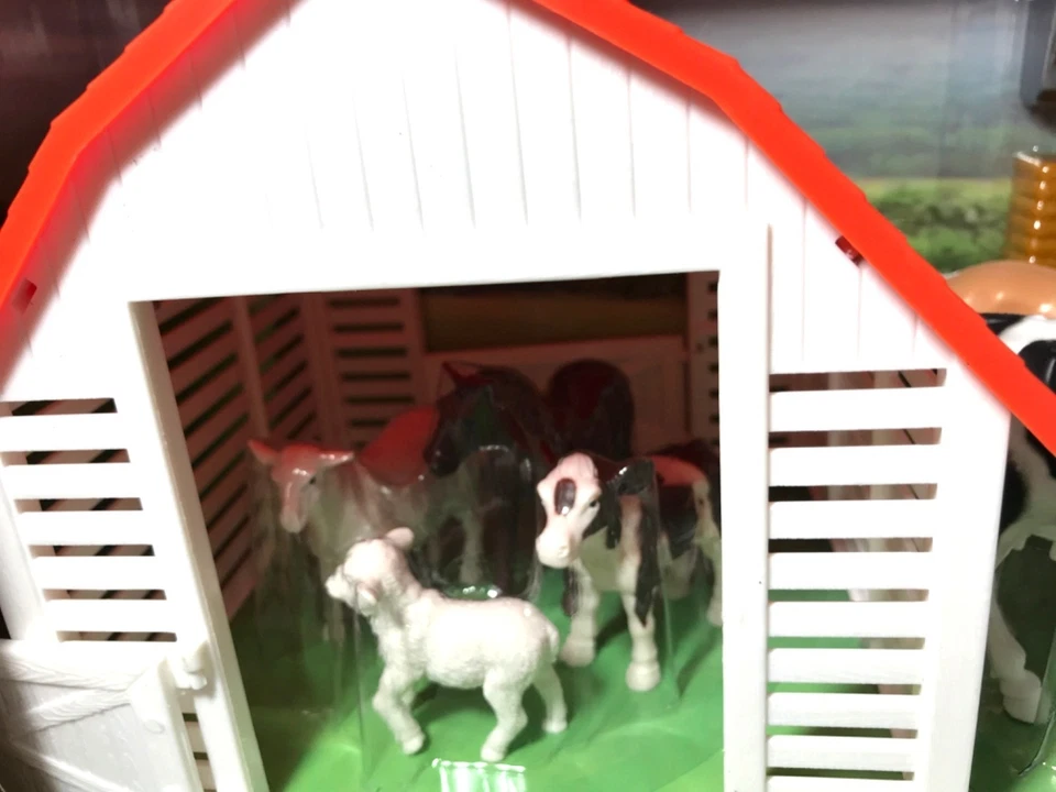 KUBOTA TRACTOR Farm Animals Barn Durable TOY Tractor M5-111  Farm Lights Sound A - Image 2 of 4