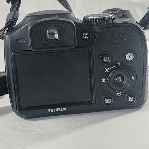 Fujifilm FinePix S700 7.1 MP Digital Camera Tested - Picture 7 of 12