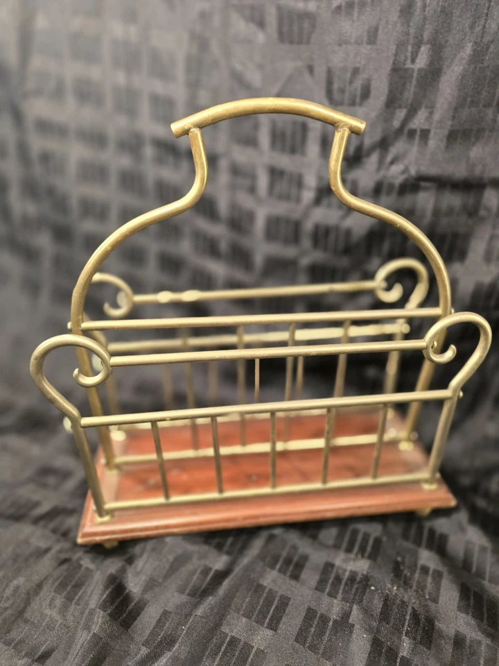 ANTIGUO CARGADOR VINTAGE ART DECO CAOBA Y LATÓN CON PATAS DE LATÓN ESPIRAL Foto 3 de 4