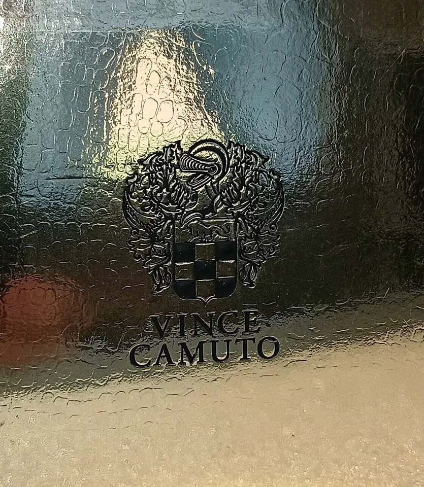 Conjunto de pulsera y pendientes Vince Camuto de vidrio tono dorado de 6,5 pulgadas firmados con caja  Foto 2 de 4