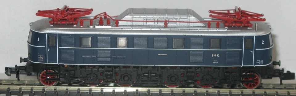 Arnold N HN2125 DB Blue BR E19 12 Electric Loco Light Function + DCC Fitted - Image 2 of 4