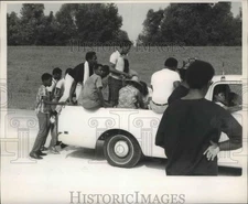 1969 Press Photo Trucks driving up to receive aid for dependent children