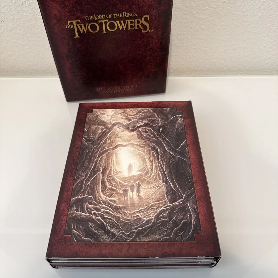 Lord of the Rings The Two Towers 4 DVD Box Set w Booklet Map w Cover Marks - Image 2 of 4