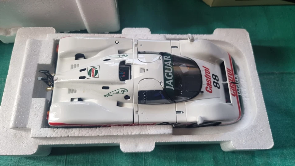 Exoto 1:18 JAGUAR XJR-9 MTB00 105 - Immagine 2 di 4