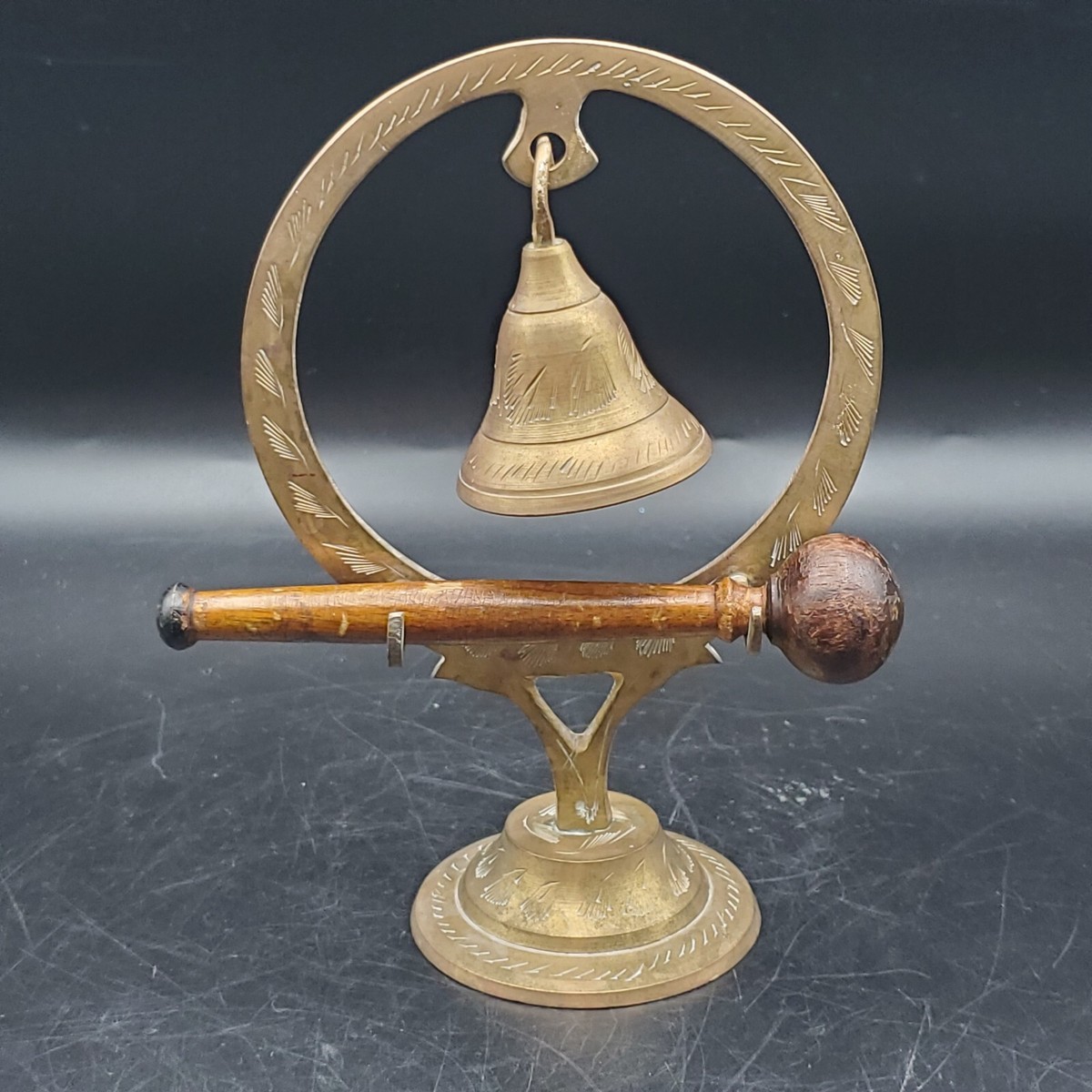 590[未開栓]BELL’S 20YEARS OLD VINTAGE ANTIQUE SMALL BRASS BELL WITH BRASS STAND AND WOODEN
