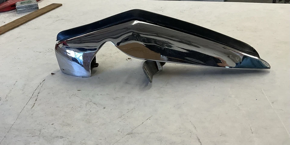 Protector de parachoques delantero derecho Chevrolet Caprice 1969 T45 Foto 4 de 4