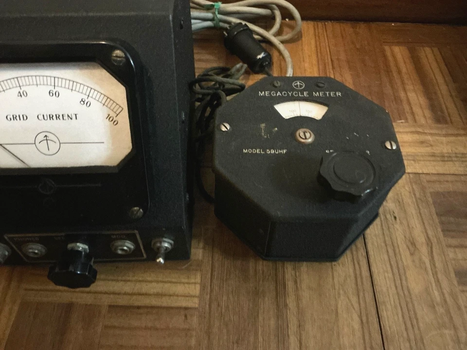 Vintage Boonton Model 59 Megacycle Meter  with 59UHF  - Tube era - Image 3 of 4