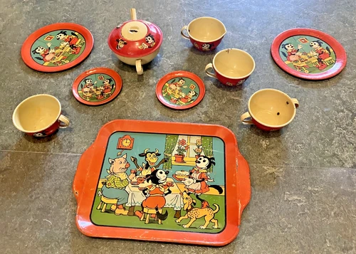 J. Chein tin litho Krazy Kat tea set Cups, Sugar, Saucers, Tray, Tea Pot  9 pcs.